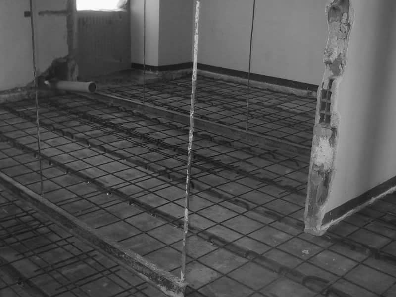 rifacimento di un pavimento foto in bianco e nero
