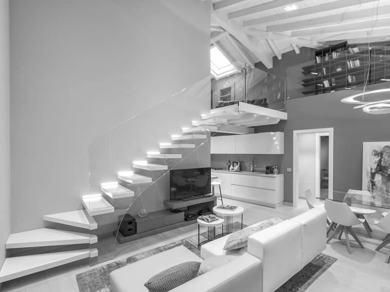 ristrutturazione civile di edificio di lusso con scalinata bianca, foto in bianco e nero